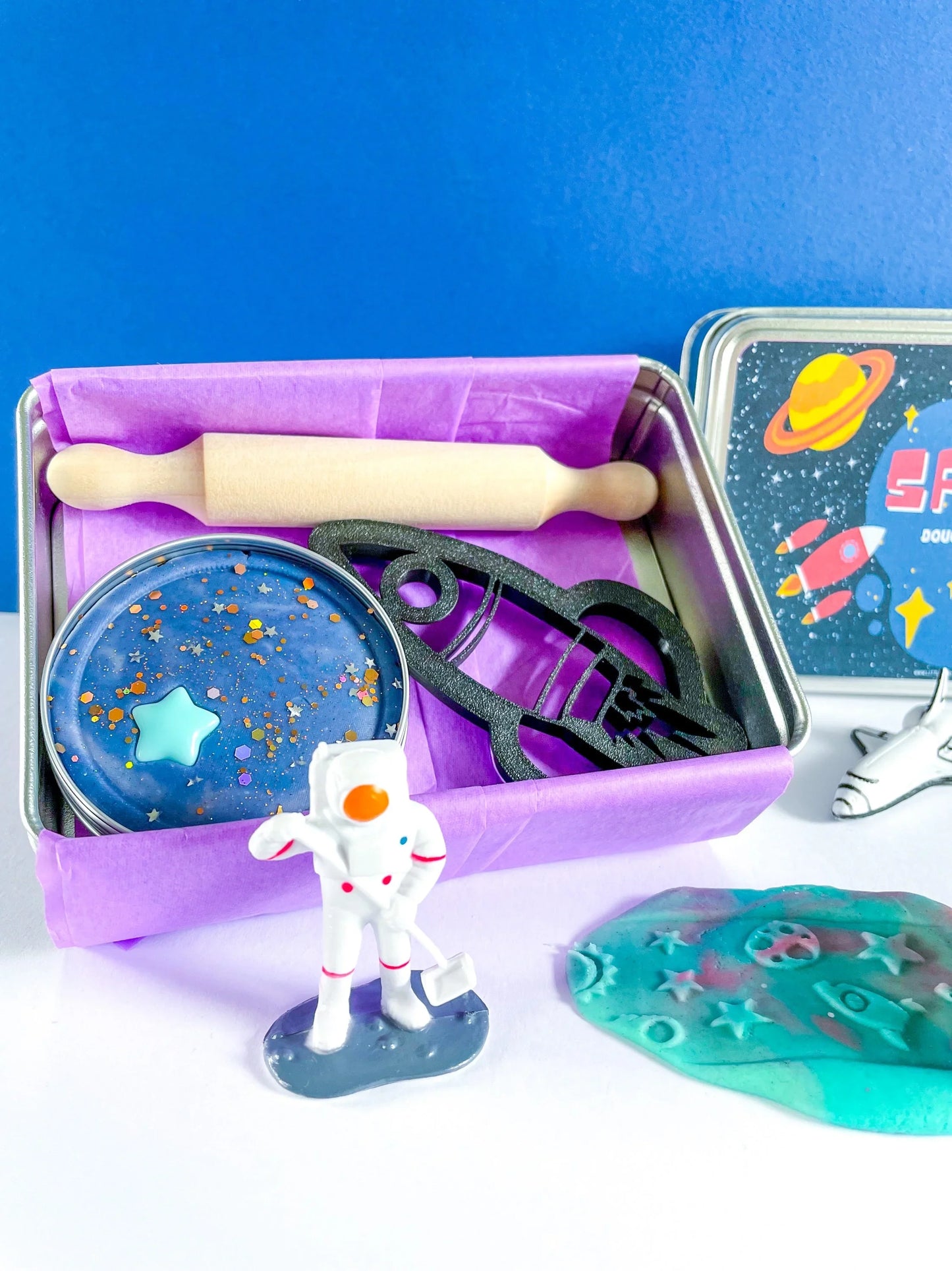 Space Dough on the Go Travel Playdough Kit Self contained tin with wooden rolling pin, play dough accessories and space themed toys