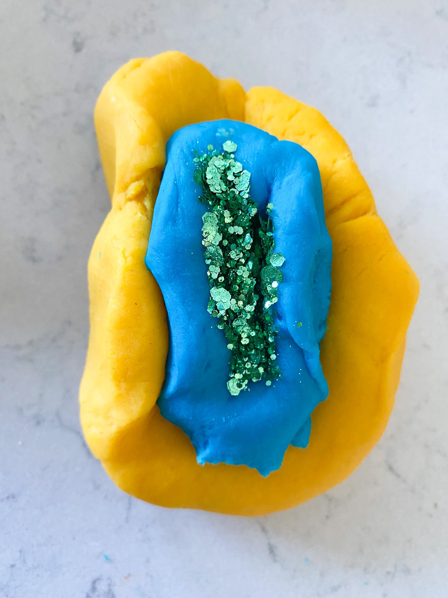 Colour Change Dough Kit ready to mix with Yellow Playdough, Blue Centre and Green Glitter