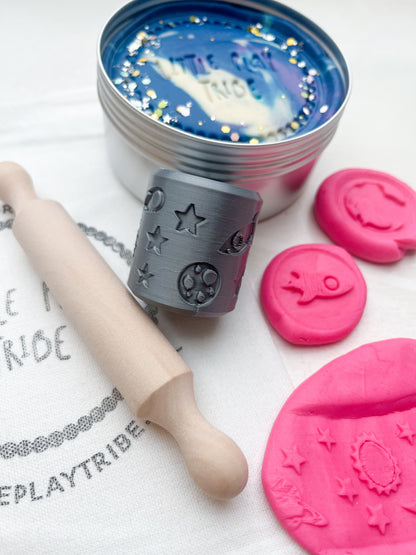 Space Discovery Dough Grab & Go Kit | Galaxy Playdough Kit with Hidden Astronauts