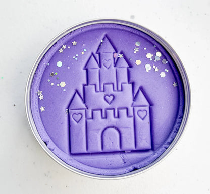 Tin of purple playdough imprinted with castle for princess themed kids birthday party favours. Eco friendly and plastic free alternative party bag fillers